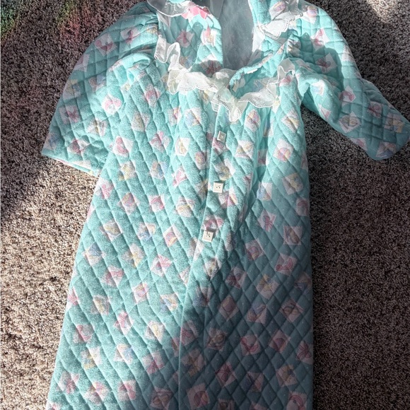 Vintage Girls Robe with Ruffle Collar - Picture 4 of 7